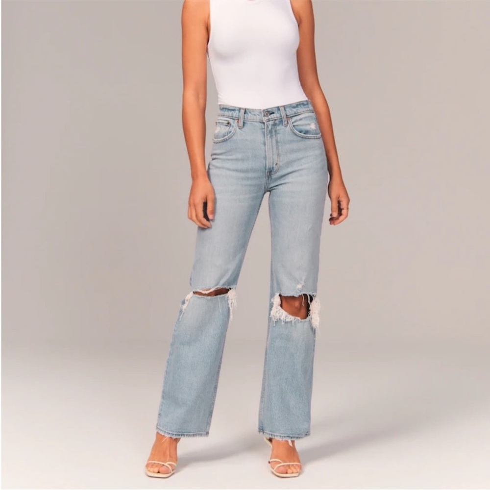 NWT Abercrombie & Fitch High Rise 90s Relaxed Distressed Jean size 33 Long